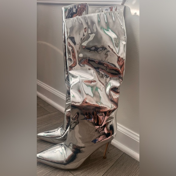 Shoes - Size 8 / Silver Metallic Pointed-Toe Women's Knee Boots